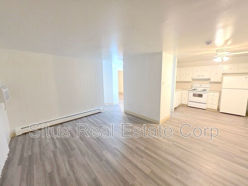 Lakewood House: 1330 Zephyr St.