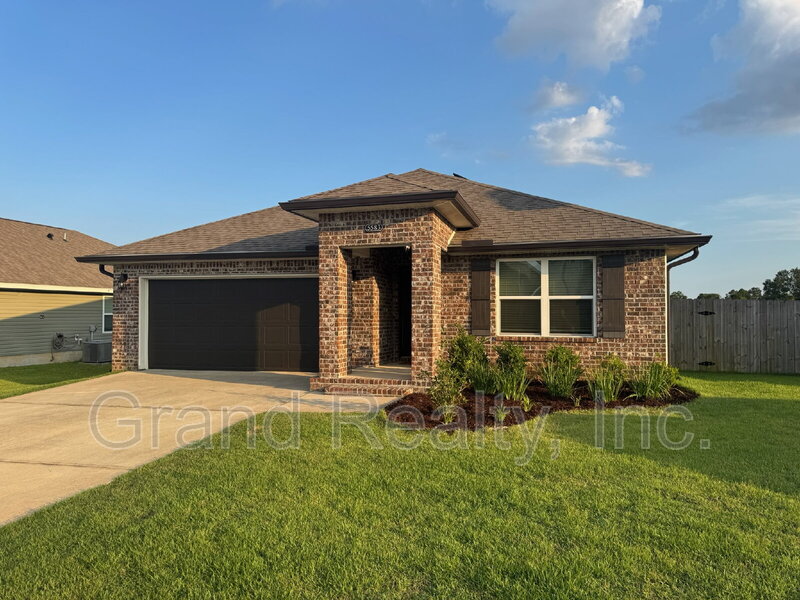 Milton House: 5583 Guinevere Lane