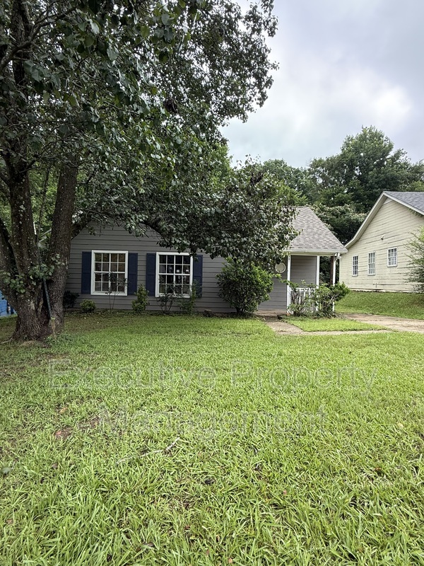 Birmingham House: 761 Crowne Road