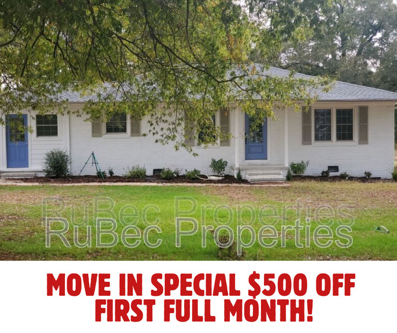 Huntersville House: 15640 Ewart Rd