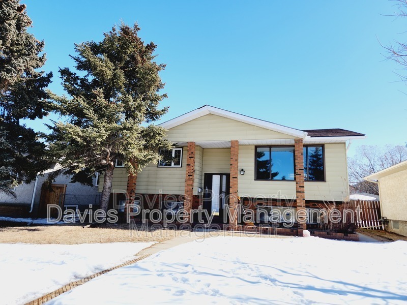 Edmonton House: 8725 151 Street NW