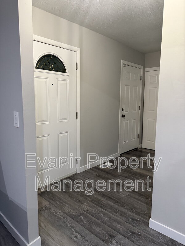 Cincinnati House: 11884 Hamden Drive