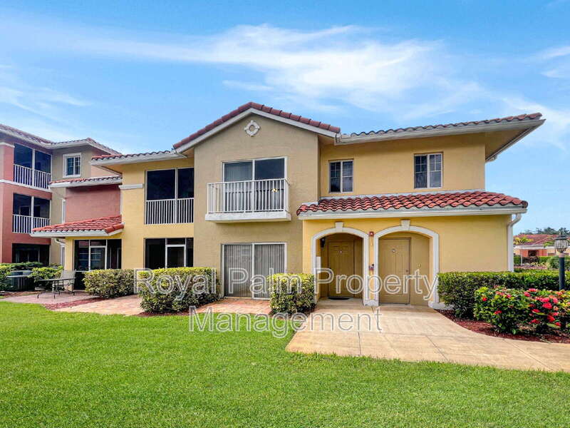 Fort Myers Townhome: 13110 Bella Casa Circle
