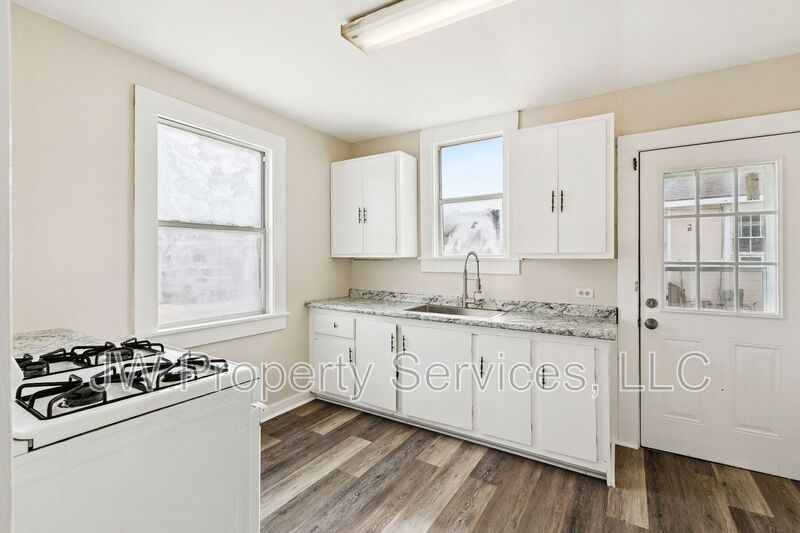 Marrero House: 4200-4202 5th St