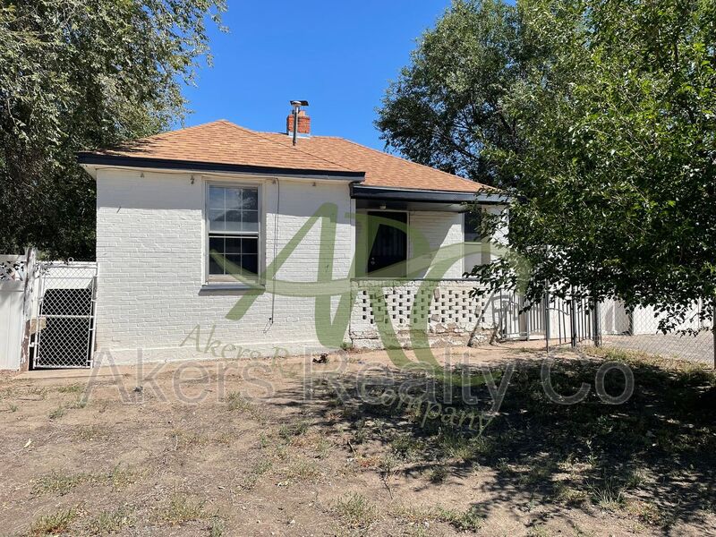 Pueblo House: 1702 Van Buren St