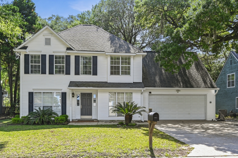 Mount Pleasant House: 1382 Center Lake Drive