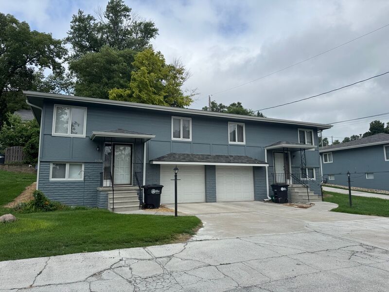 Omaha House: 5136 Poppleton Ave