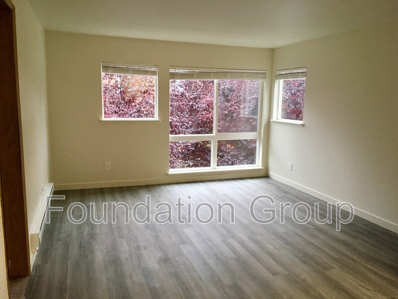 Seattle House: 916 N 104th St