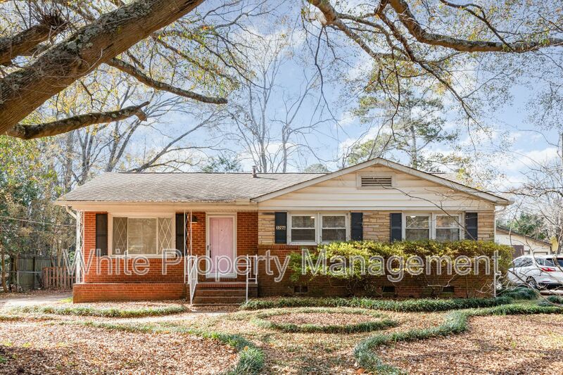 Charlotte House: 7726 Wallace Lane