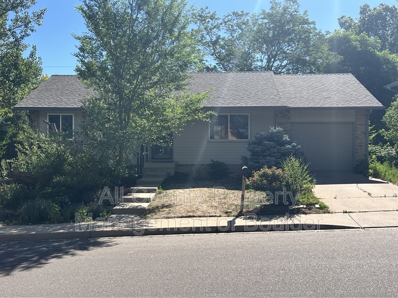 Boulder House: 1040 Ithaca Dr