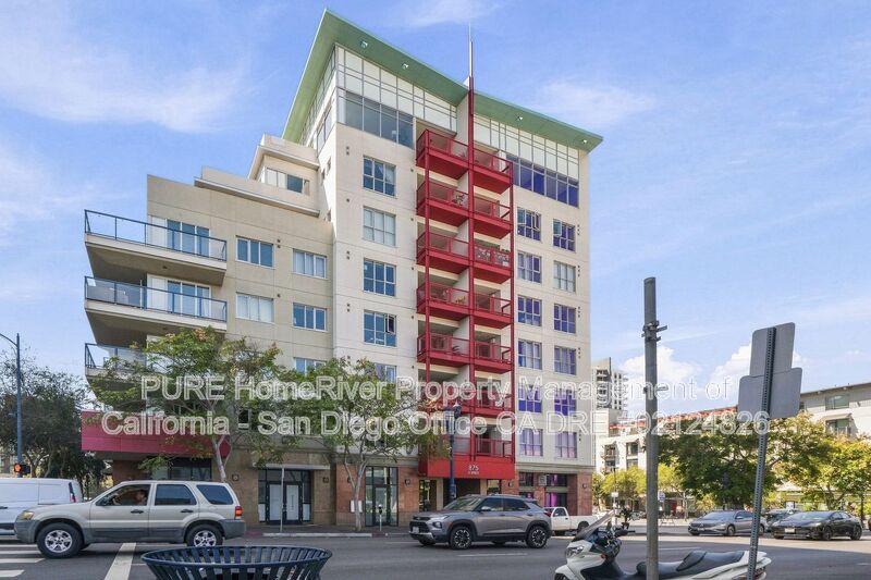 San Diego House: 875 G St