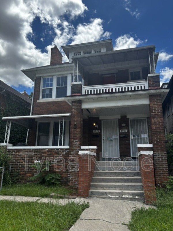 Detroit Condo: 1977 Clairmount Avenue