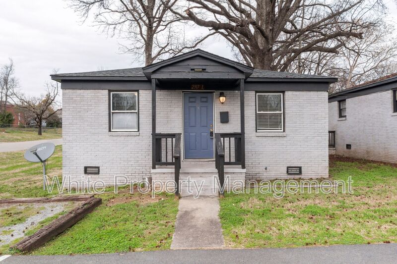 Charlotte Townhome: 2317 Julia Avenue