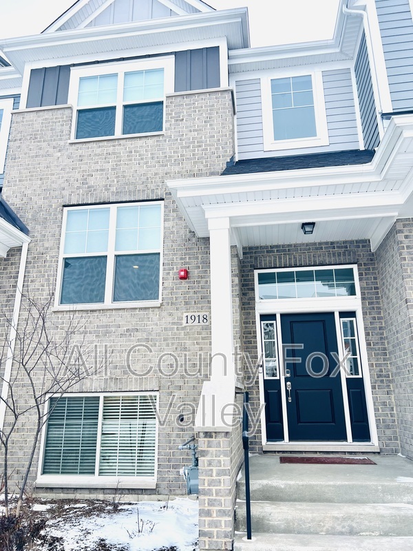 NorthBrook Townhome: 1918 Kingsley Circle