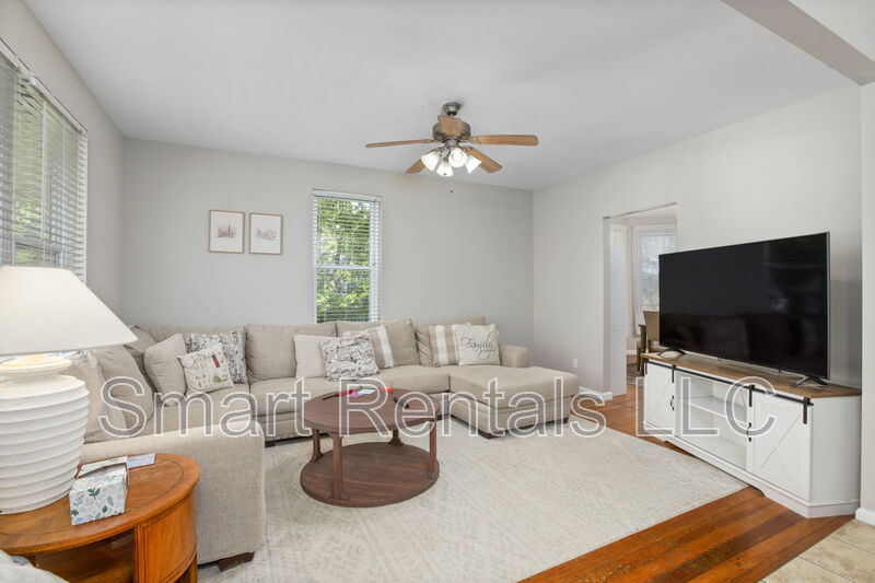 St. Louis House: 7221 South Street