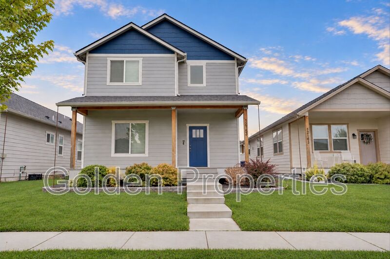 Post Falls House: 12153 W Moorfield Ave