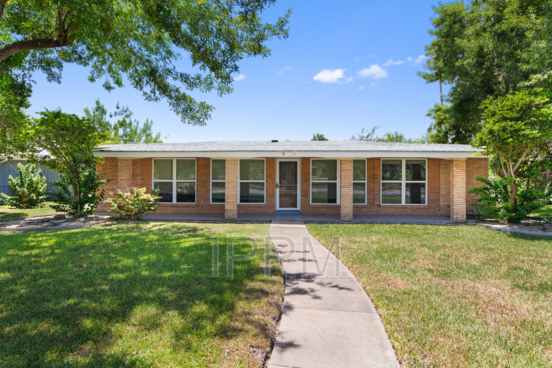 Harlingen House: 5618 Ben Hogan Cir