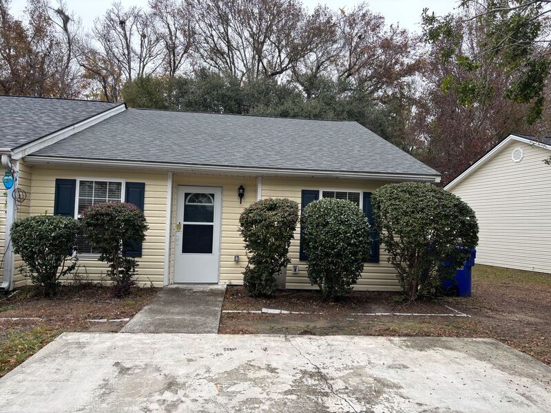 Charleston House: 1557 Blaze Ln