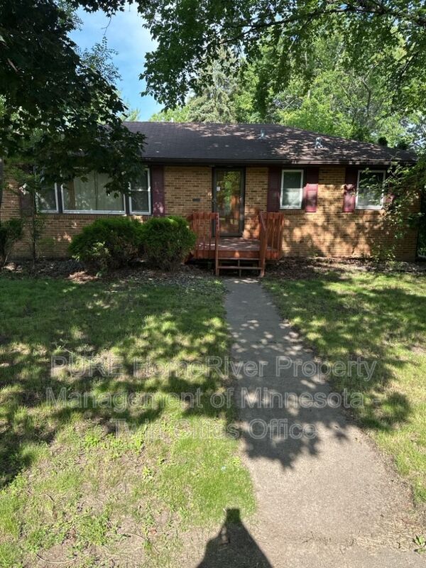 Bloomington House: 9306 Blaisdell Ave S