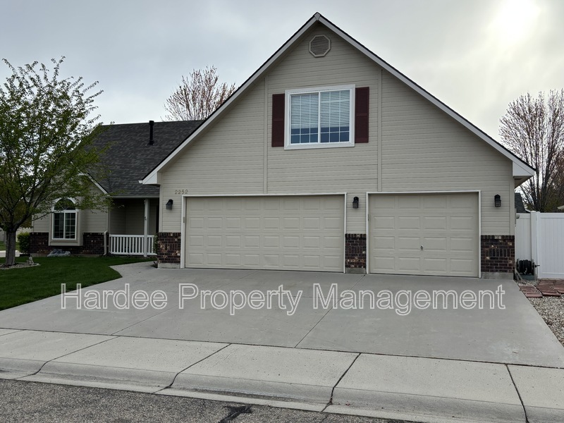 Meridian House: 2252 N Oconnor Ave