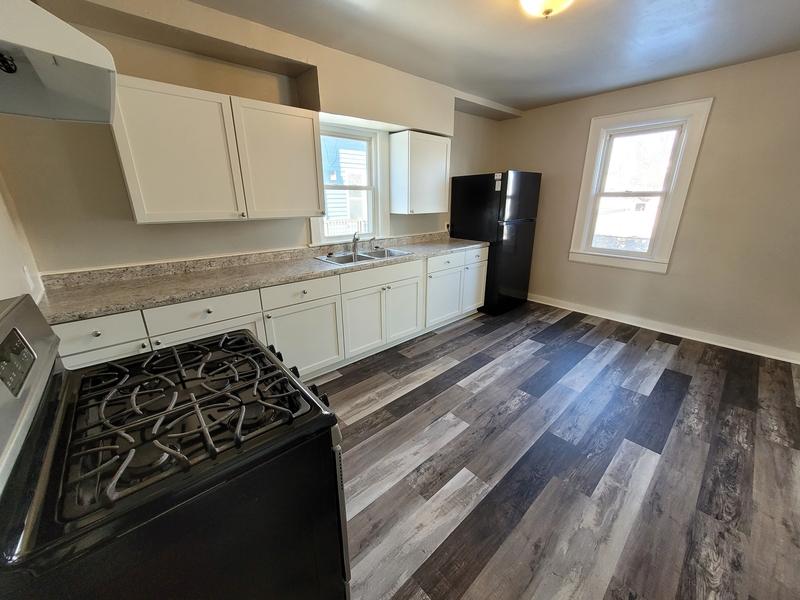 Green Bay House: 816 School Place