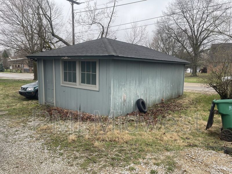 Request a Viewing for 156 W Main St garage Tenant Turner