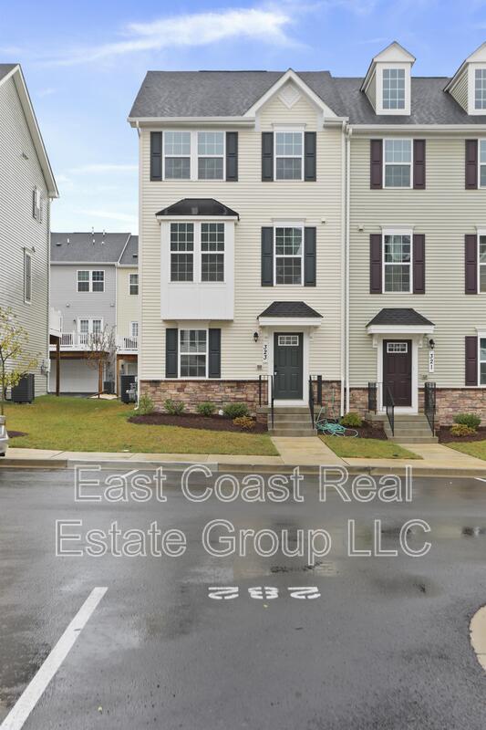 Frederick Townhome: 323 Patterson Park Rd