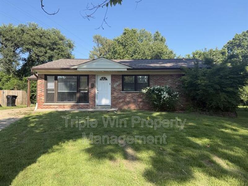 SAINT LOUIS House: 1570 MENDELL DR