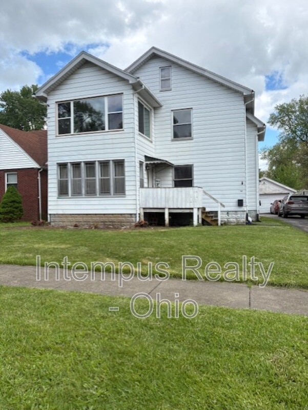 Youngstown Condo: 43 Manchester Ave