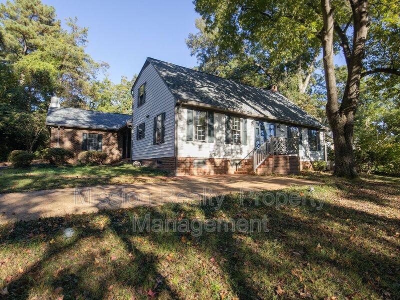 Richmond House: 7580 Rockfalls Dr