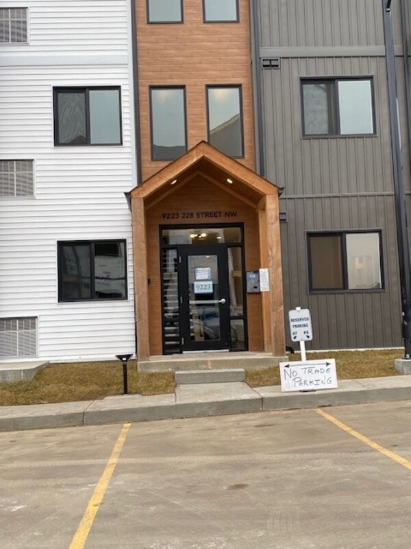 Edmonton House: #308