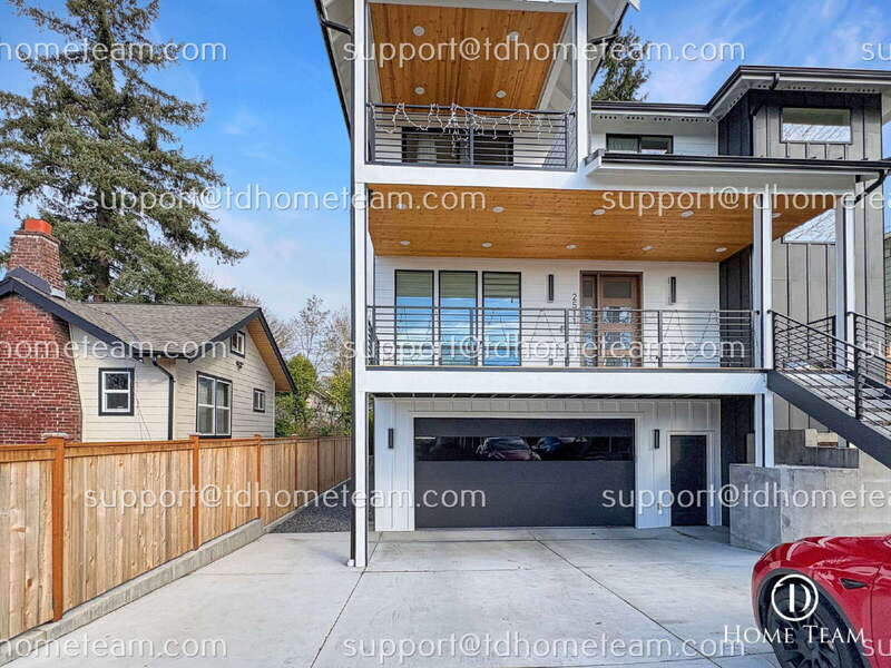 University Place House: 2511 Locust Ave W