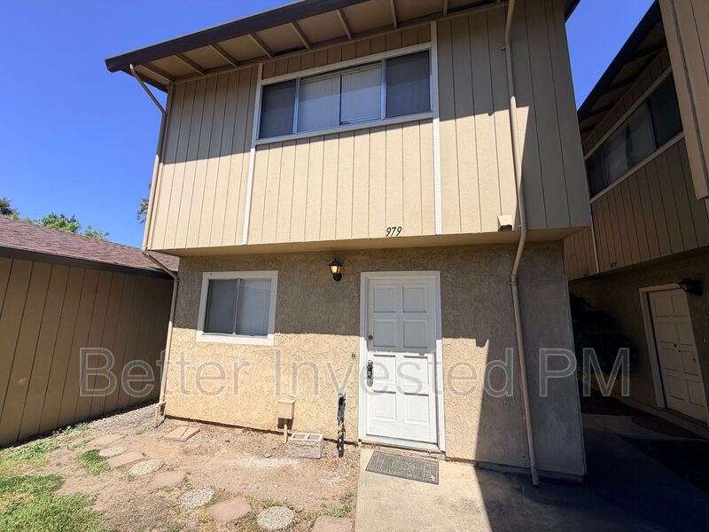 Ukiah House: 979 Marlene St