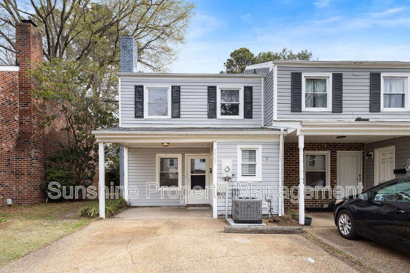 Chesapeake Townhome: 2905 N Radcliffe Ln