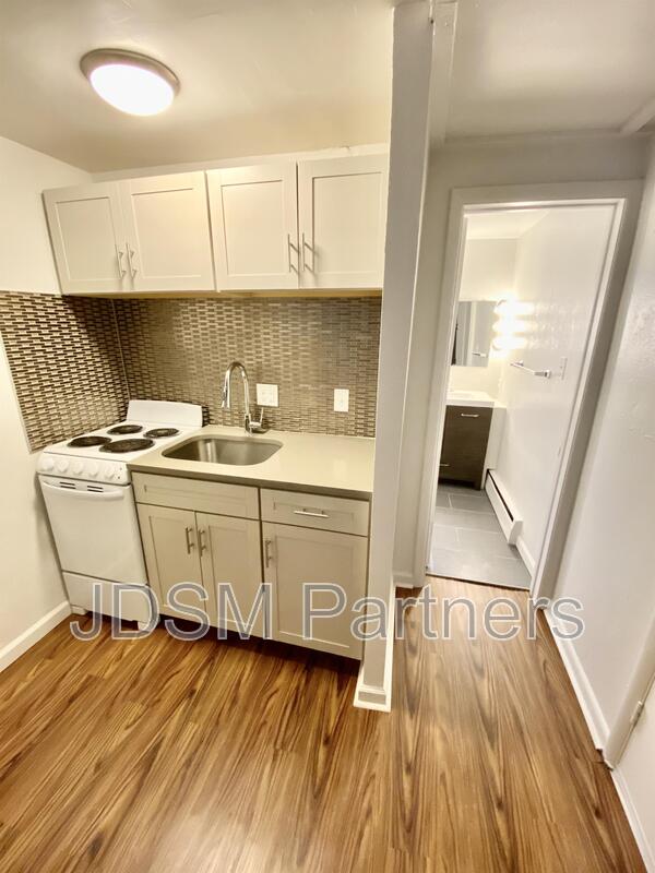 Denver House: 80 S Washington St #4