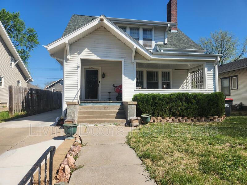 Lincoln House: 2300 Sewell St.