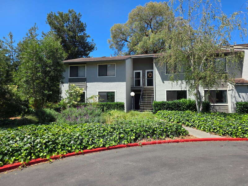 Benicia House: 900 Cambridge Drive