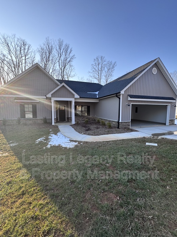 Advance House: 2566 NC Hwy 801 S,