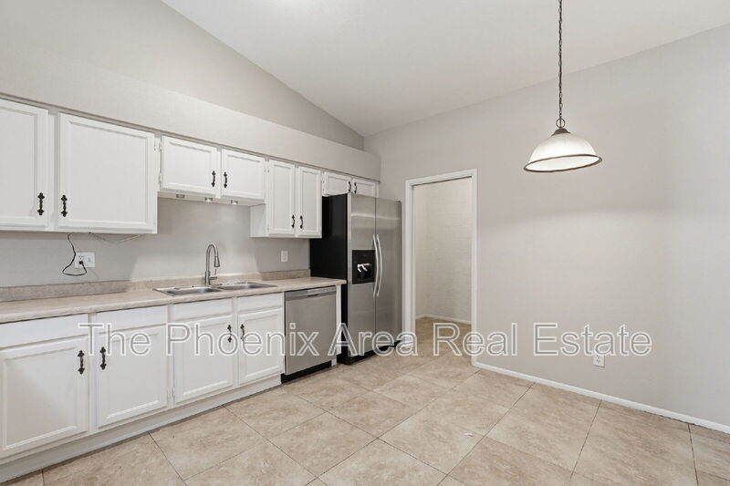 Chandler Townhome: 727 S Hartford St