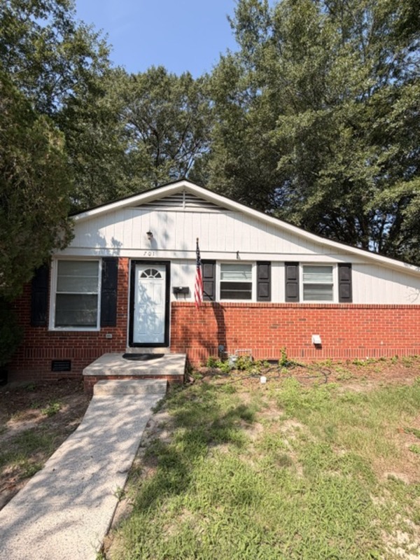 Columbia House: 701 South Woodrow Street