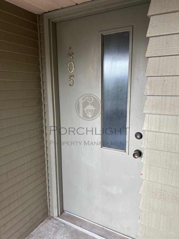Lynden Condo: 405 La Villa Drive