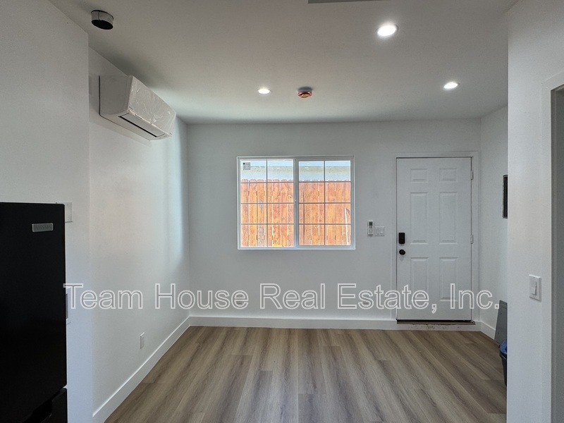 Winnetka Condo: 7009 Comanche Avenue