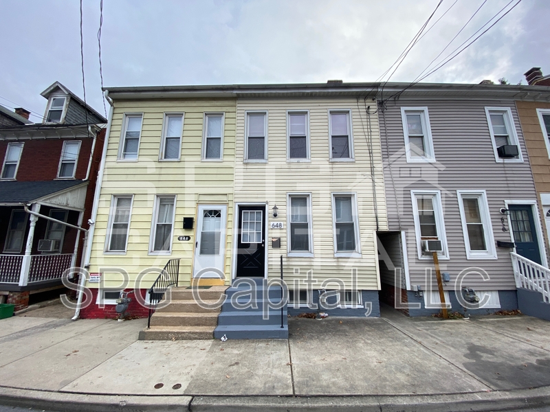 York House: 648 West College Avenue