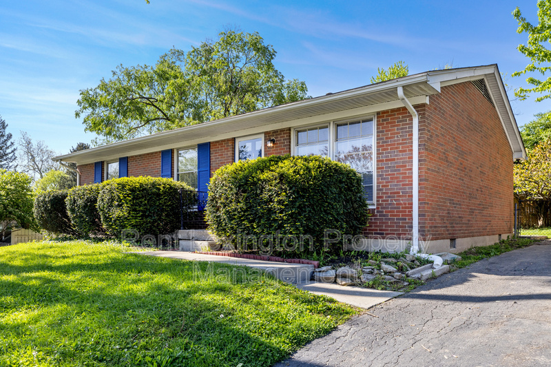 Lexington House: 1138 Gainesway Drive