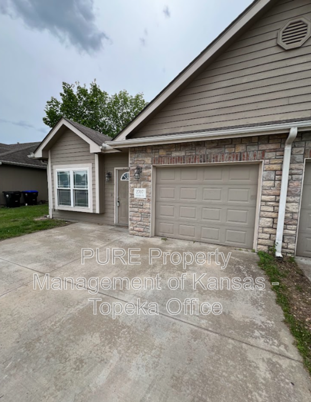 Topeka House: 2707 SE Taurus Ct