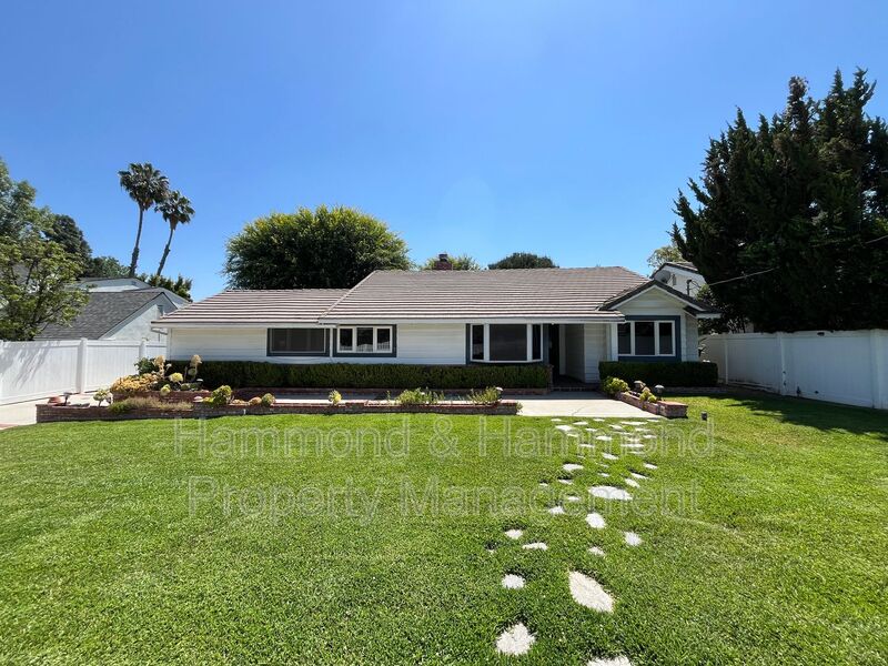 Woodland Hills House: 5710 Jumilla Ave