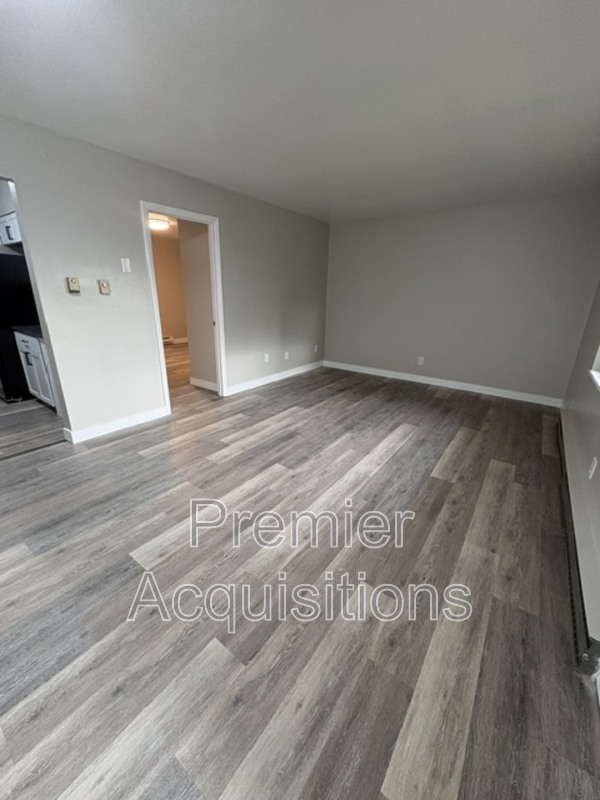 Belleville Condo: 307 N 45th St