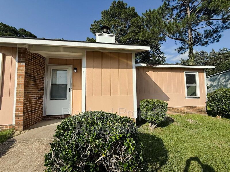 Fayetteville House: 6628 Bailey Lake
