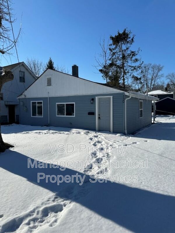 Eastlake House: 130 Traymore Blvd