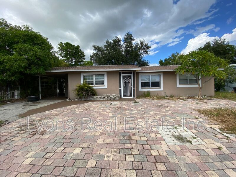 North Fort Myers House: 930 Jasmine St